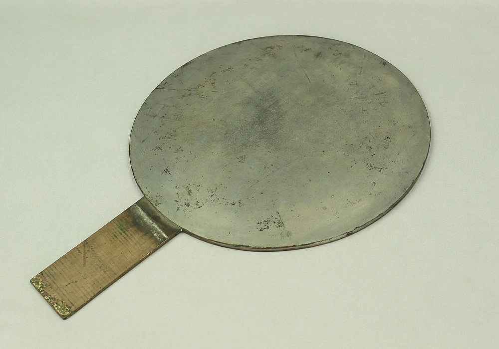 Old Bronze Hand Mirror Before 1682 Pine tree, Bamboo, Ume plum tree, Crane, & Turtle design 天下一松村因幡守藤原義信 Tenkaichi Matsumura Inabanokami Fujiwara Yoshinobu V636 - Image 13