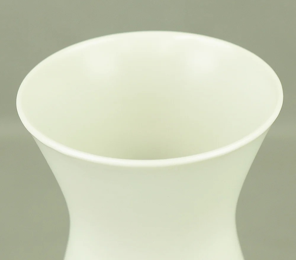 四代永澤永信 Nagasawa Eishin Ⅳ (b1938) Izushi ware White Porcelain Vase with Original Box (Tomobako) VA547 - Image 10