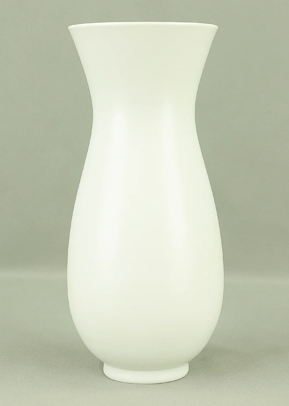 四代永澤永信 Nagasawa Eishin Ⅳ (b1938) Izushi ware White Porcelain Vase with Original Box (Tomobako) VA547 - Image 4