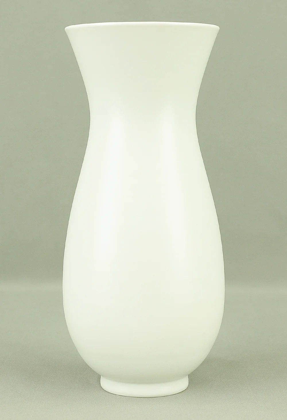 四代永澤永信 Nagasawa Eishin Ⅳ (b1938) Izushi ware White Porcelain Vase with Original Box (Tomobako) VA547 - Image 5