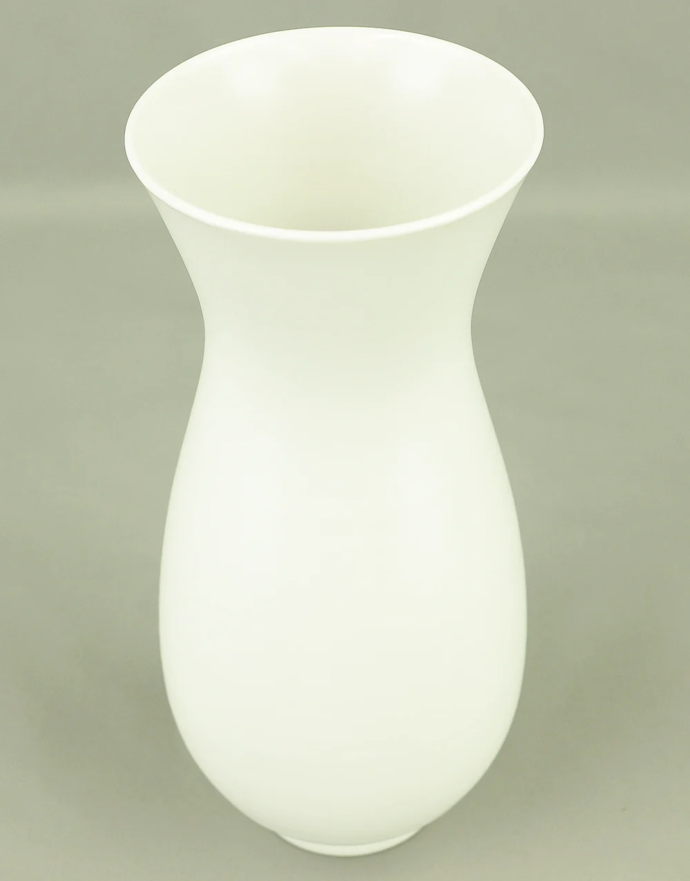 四代永澤永信 Nagasawa Eishin Ⅳ (b1938) Izushi ware White Porcelain Vase with Original Box (Tomobako) VA547 - Image 9