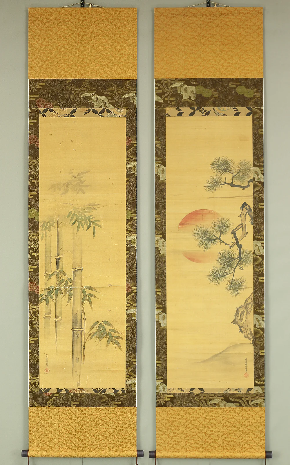 晴川法眼養信 Seisen hogen Osanobu Japanese art Paired kakejiku kakemono wall hanging scrolls / Rising Sun, Pine Tree, and Bamboo with Box RB495