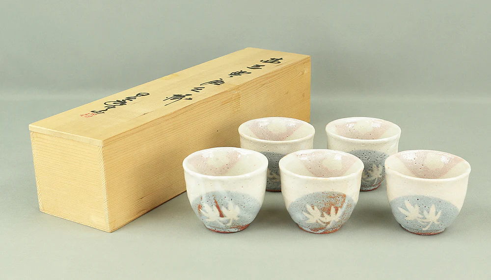 安藤日出武 Ando Hidetake Japanese tea ceremony utensil, 5 Yunomi Teacups 茜志野 Akane Madder red Shino ware 仙山窯 Senzan kiln with Original Box / Tomobako V684 - Image 3