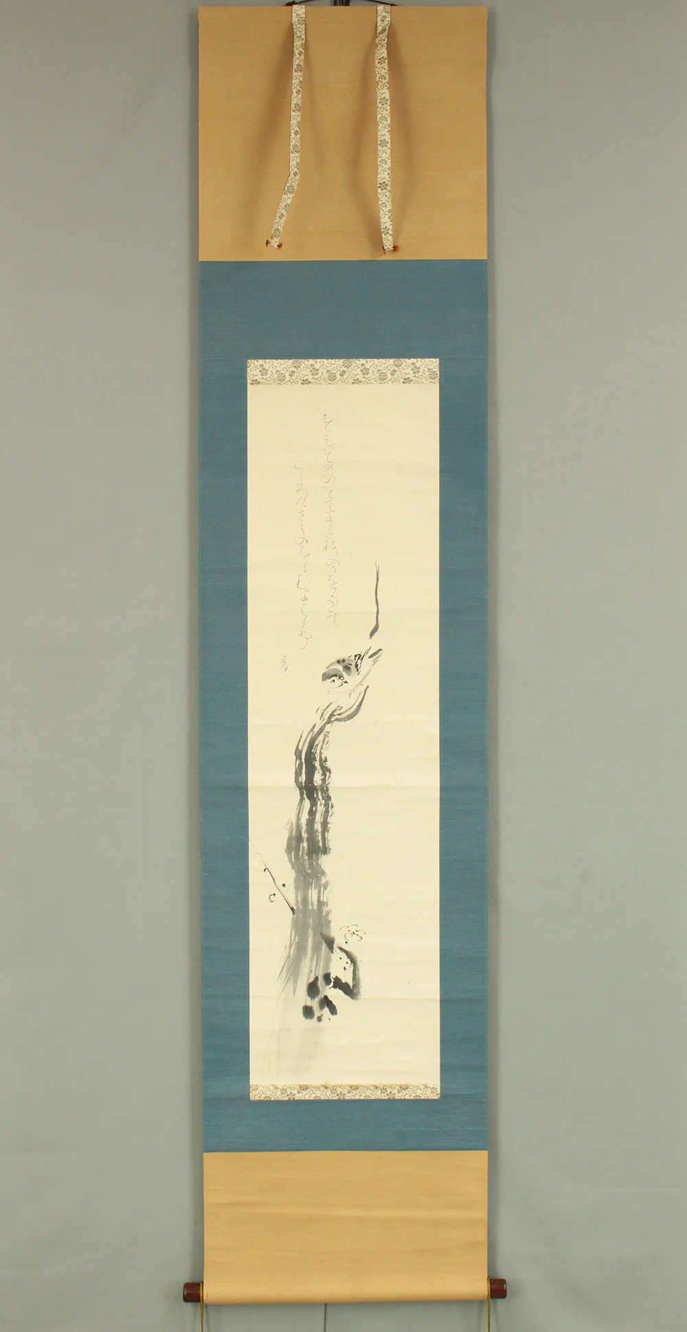 大田垣蓮月 Otagaki Rengetsu (1791-1875) Japanese antique art kakejiku kakemono wall hanging scroll / Waka Poem 墨染の 袖にも梅の~ Plum Trees and Sparrow with Box RC921 - Image 2
