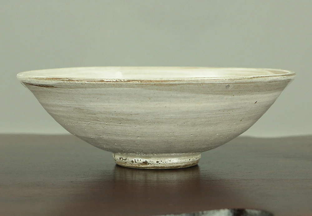 佐々木晨二 Sasaki Shinji (b 1952) Flat 'Kohiki' (White powder blowing out) Tea Bowl with Original Box (Tomobako) / Japanese Tea Ceremony Utensil VA149 - Image 5