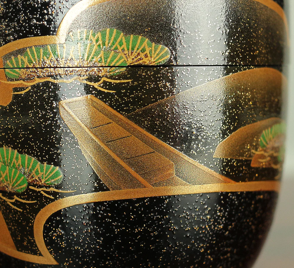 藤原昭二 Fujiwara Shoji (b1964) Gold Makie lacquered 'Pine Tree, Wave, and Boat Scenery' Natsume Tea Caddy / Japanese tea ceremony utensil with Original Box (Tomobako) VA206 - Image 5