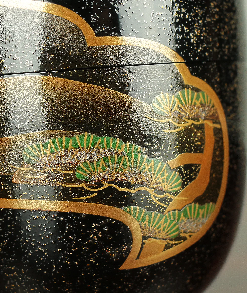 藤原昭二 Fujiwara Shoji (b1964) Gold Makie lacquered 'Pine Tree, Wave, and Boat Scenery' Natsume Tea Caddy / Japanese tea ceremony utensil with Original Box (Tomobako) VA206 - Image 7