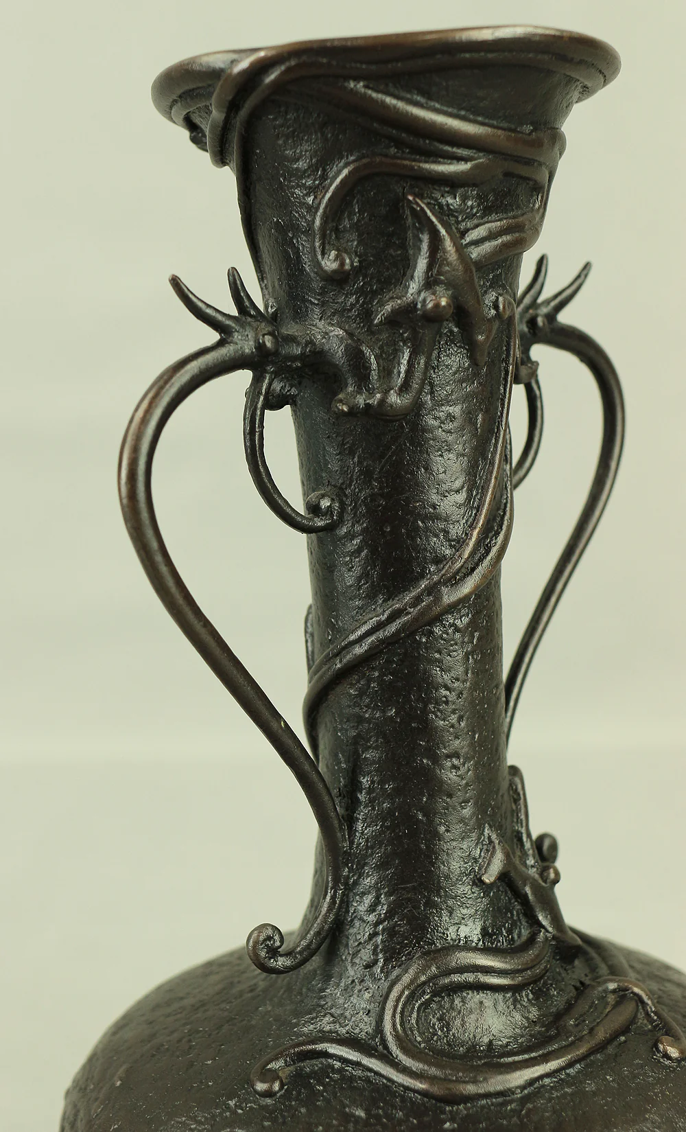 福島宗秀 Fukushima Soshu (b 1948) Dragon Coil Lost-Wax Bronze Flower Vase with Original Box (Tomobako) VA475 - Image 18