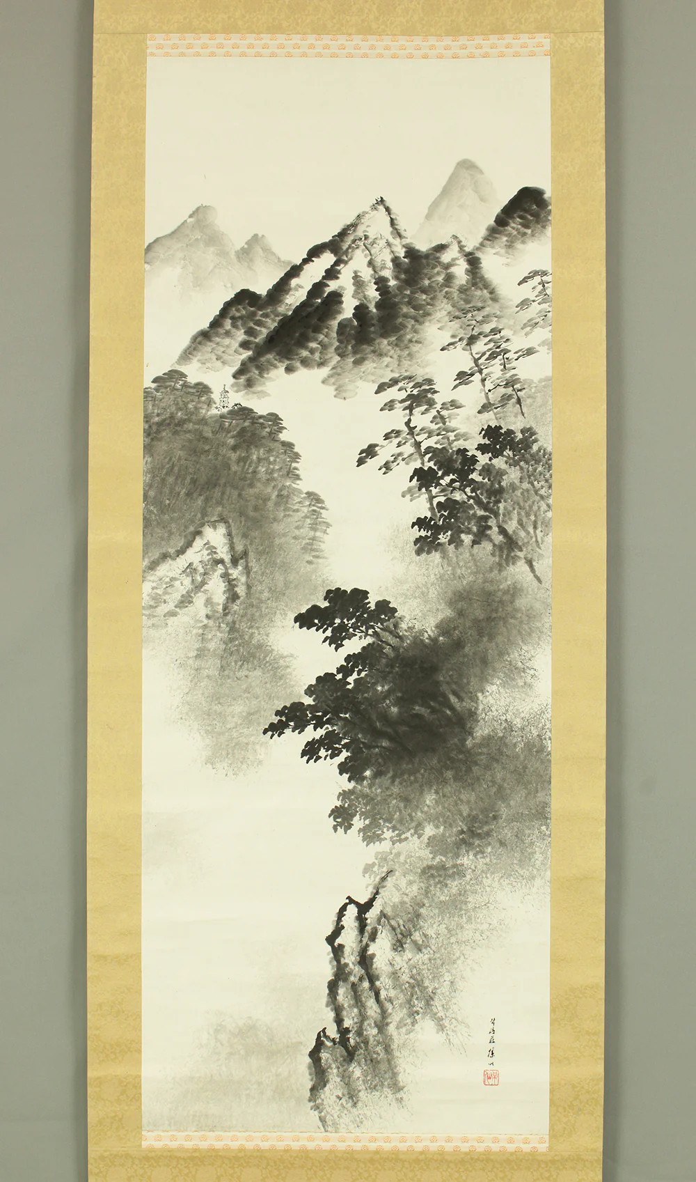平井楳仙 Hirai Baisen (1889-1969) Japanese art kakejiku kakemono wall hanging scroll / Suiboku Ink Foggy Mountains Landscape with Original Box (Tomobako) RD238