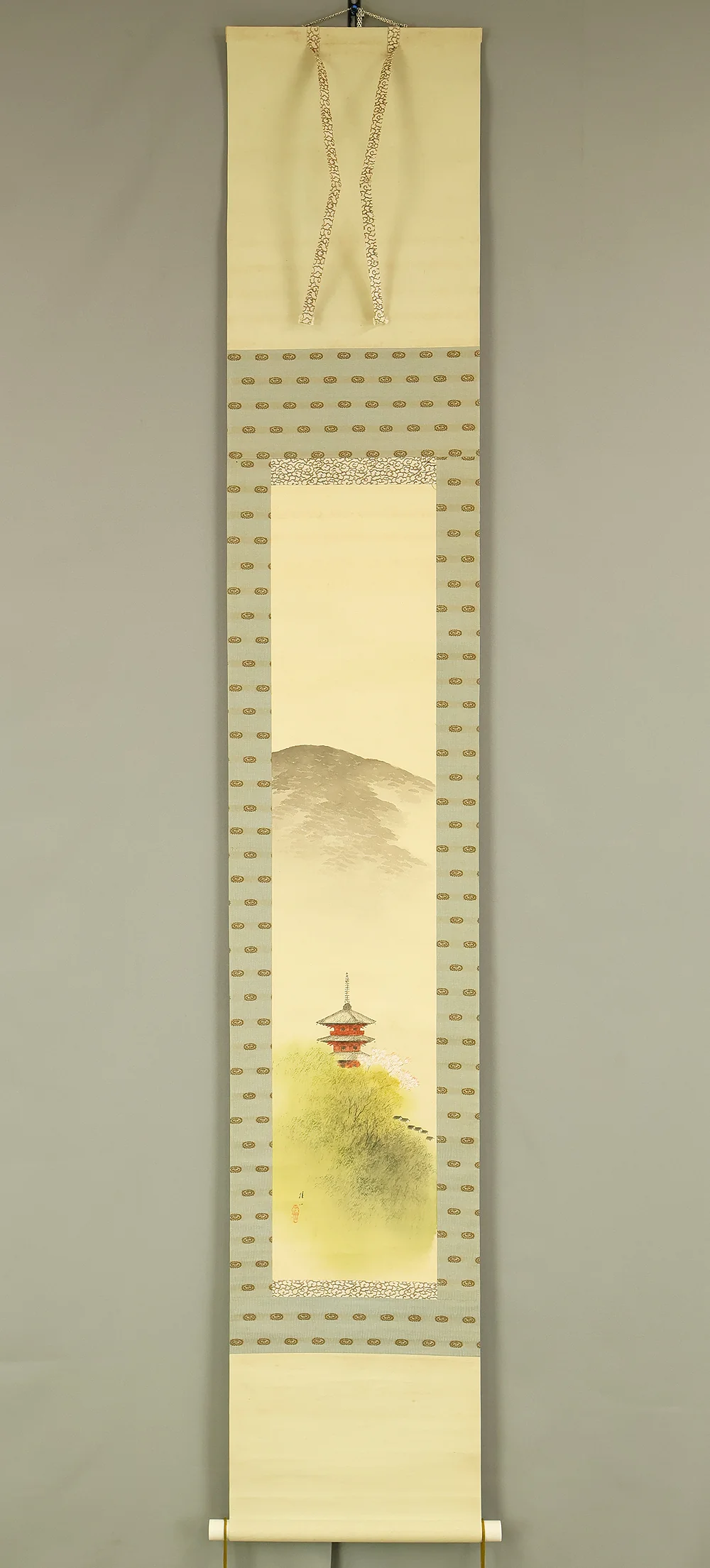 平井楳仙 Hirai Baisen (1889-1969) Japanese art kakejiku kakemono wall hanging scroll / Kyoto Pagoda in Spring Mountain Scenery with Original Double Box (Tomobako) RD882 - Image 2