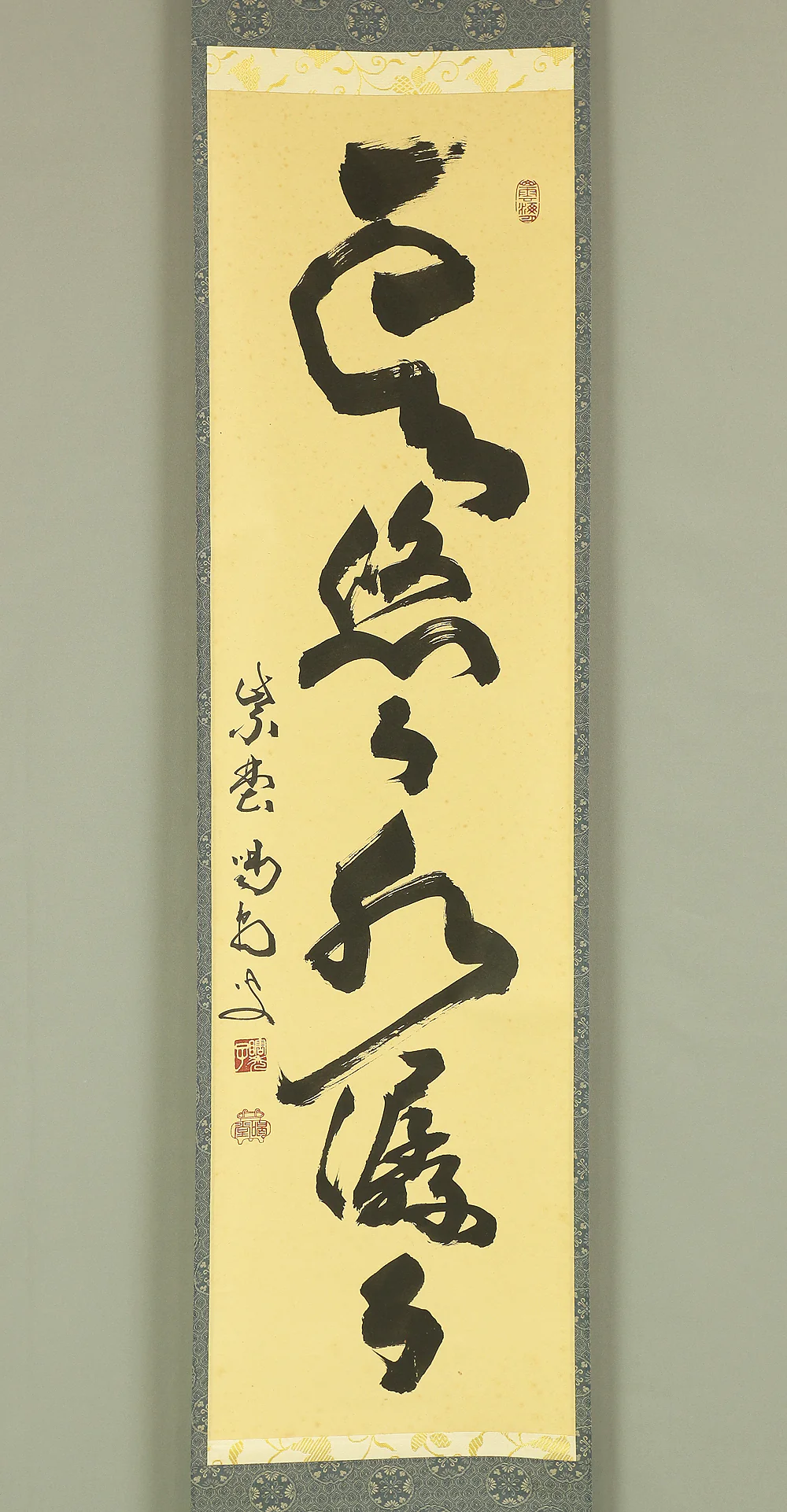 細合喝堂 Hosoai Katsudo (1926-1989) Daitoku-ji Japanese Zen kakejiku kakemono wall hanging scroll tea ceremony / 雲悠々水潺々 Kumo Yuyu Mizu Sensen with Original Box (Tomobako) RC521
