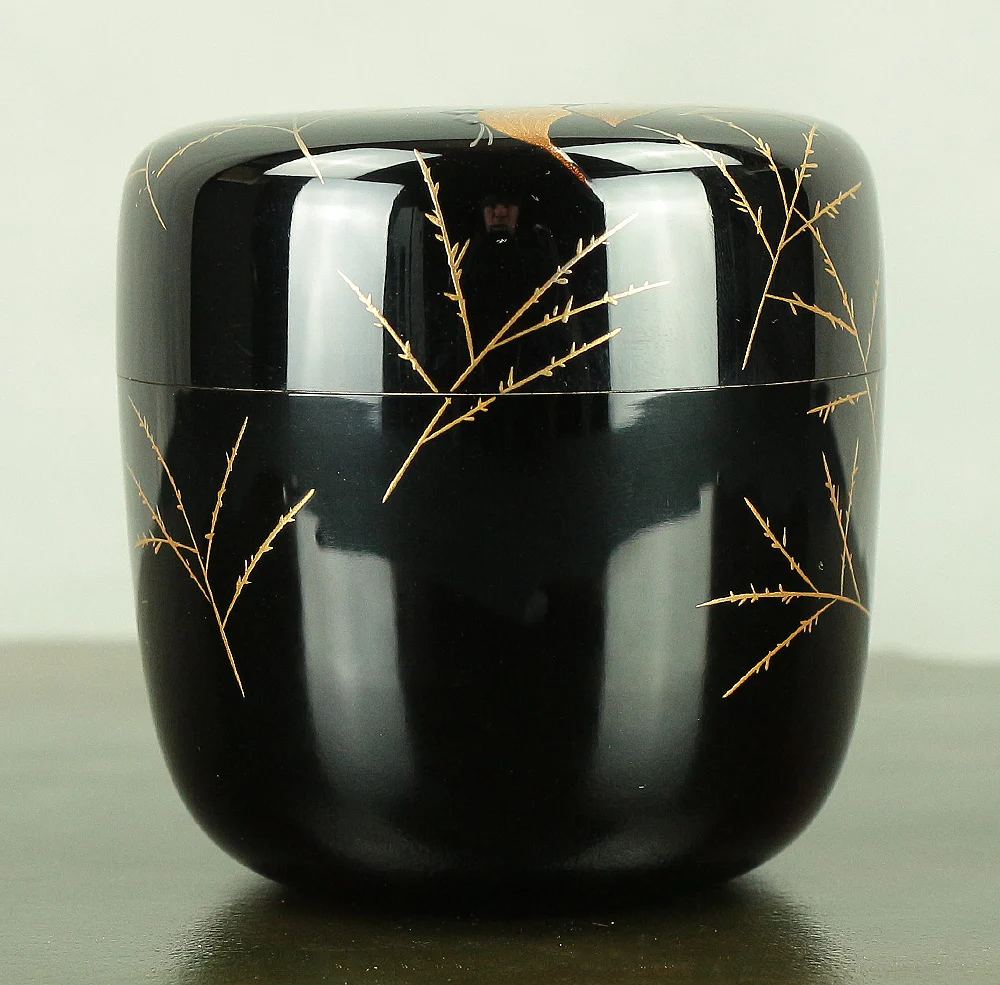 伊川敬三 Igawa Keizo Wajima Nuri lacquerware 'Asiatic Dayflower Makie Middle Natsume' Tea Caddy with Original Box (Tomobako) VA484 - Image 3