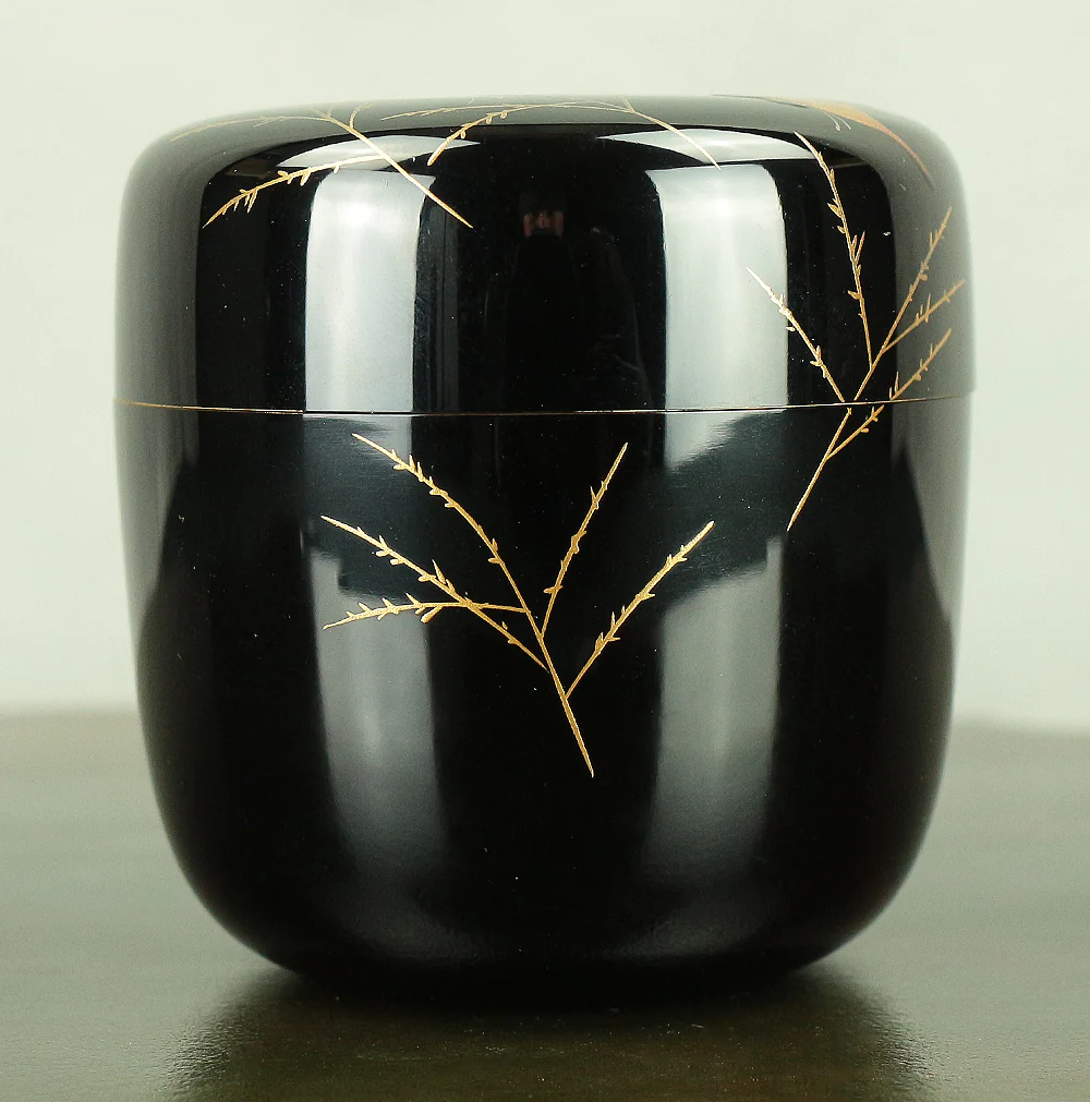 伊川敬三 Igawa Keizo Wajima Nuri lacquerware 'Asiatic Dayflower Makie Middle Natsume' Tea Caddy with Original Box (Tomobako) VA484 - Image 4