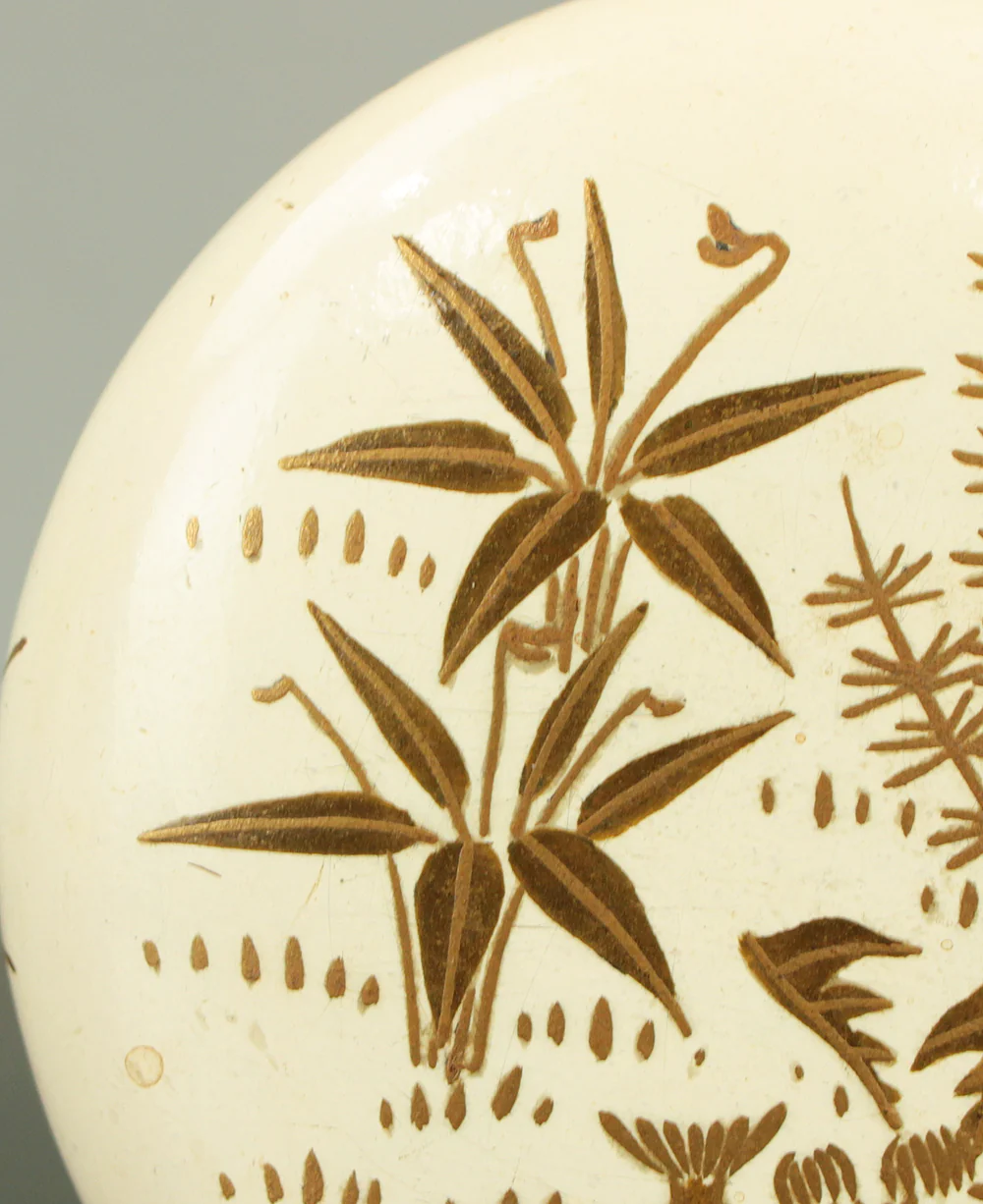 稲井玉甫 Inai Gyokuho White Lacquer Spring Flowers and Plants Makie Natsume Tea Caddy with Original Box (Tomobako) VA707 - Image 17