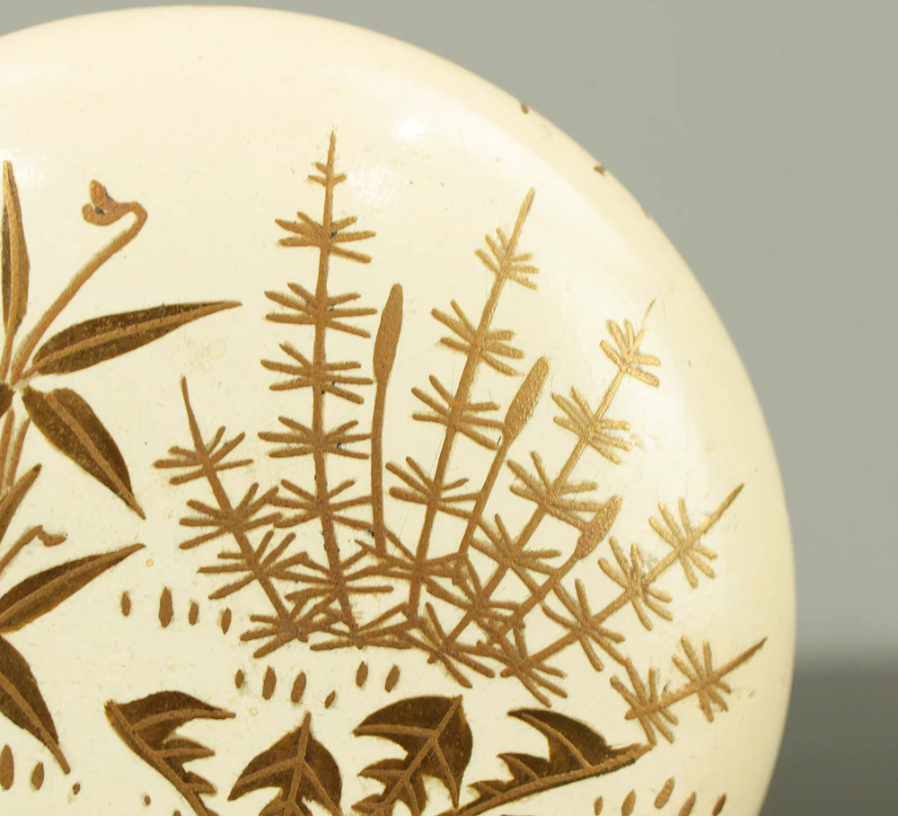 稲井玉甫 Inai Gyokuho White Lacquer Spring Flowers and Plants Makie Natsume Tea Caddy with Original Box (Tomobako) VA707 - Image 18