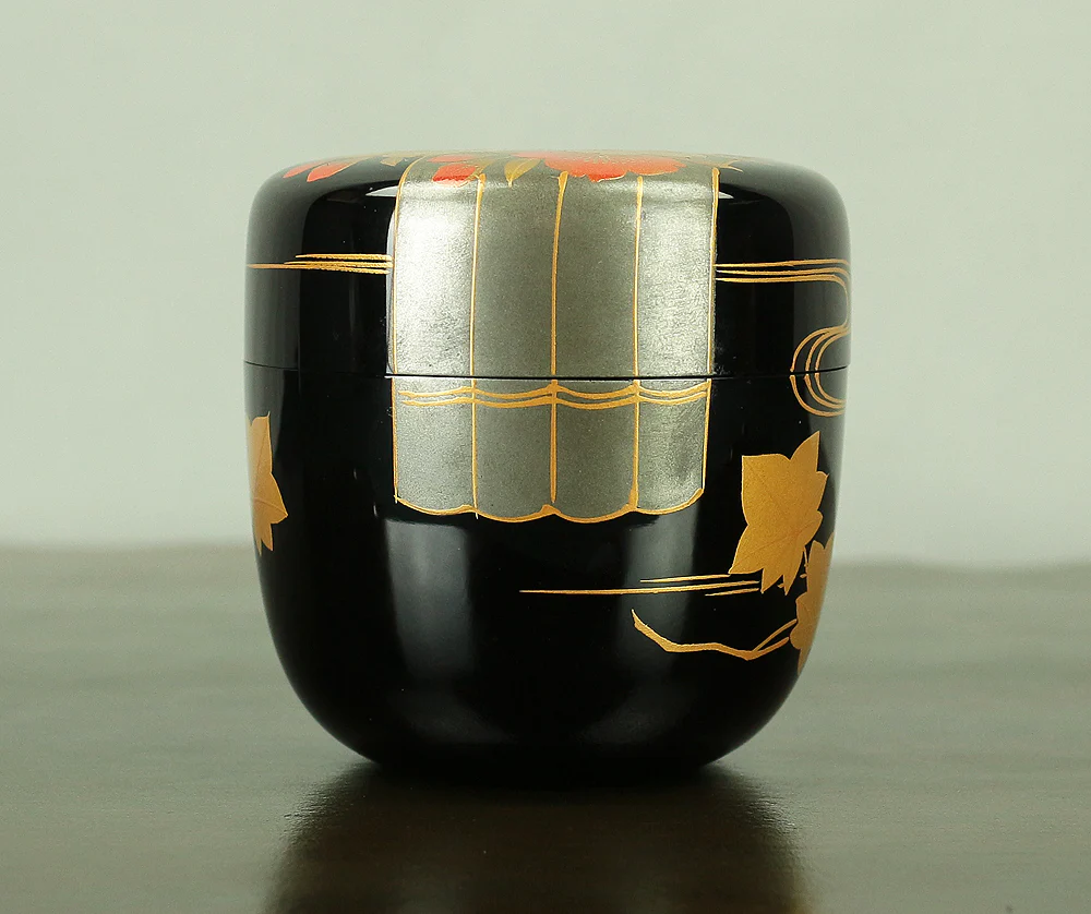 岩倉秀麿 Iwakura Hidemaro - Hanaikada (Flower Raft) Makie Lacquer Chu (Middle) Natsume Tea Caddy with Original Box (Tomobako) / Japanese tea ceremony utensil VA582 - Image 3
