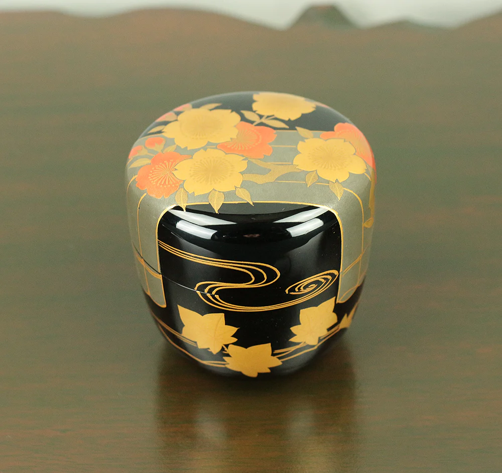 岩倉秀麿 Iwakura Hidemaro - Hanaikada (Flower Raft) Makie Lacquer Chu (Middle) Natsume Tea Caddy with Original Box (Tomobako) / Japanese tea ceremony utensil VA582 - Image 8