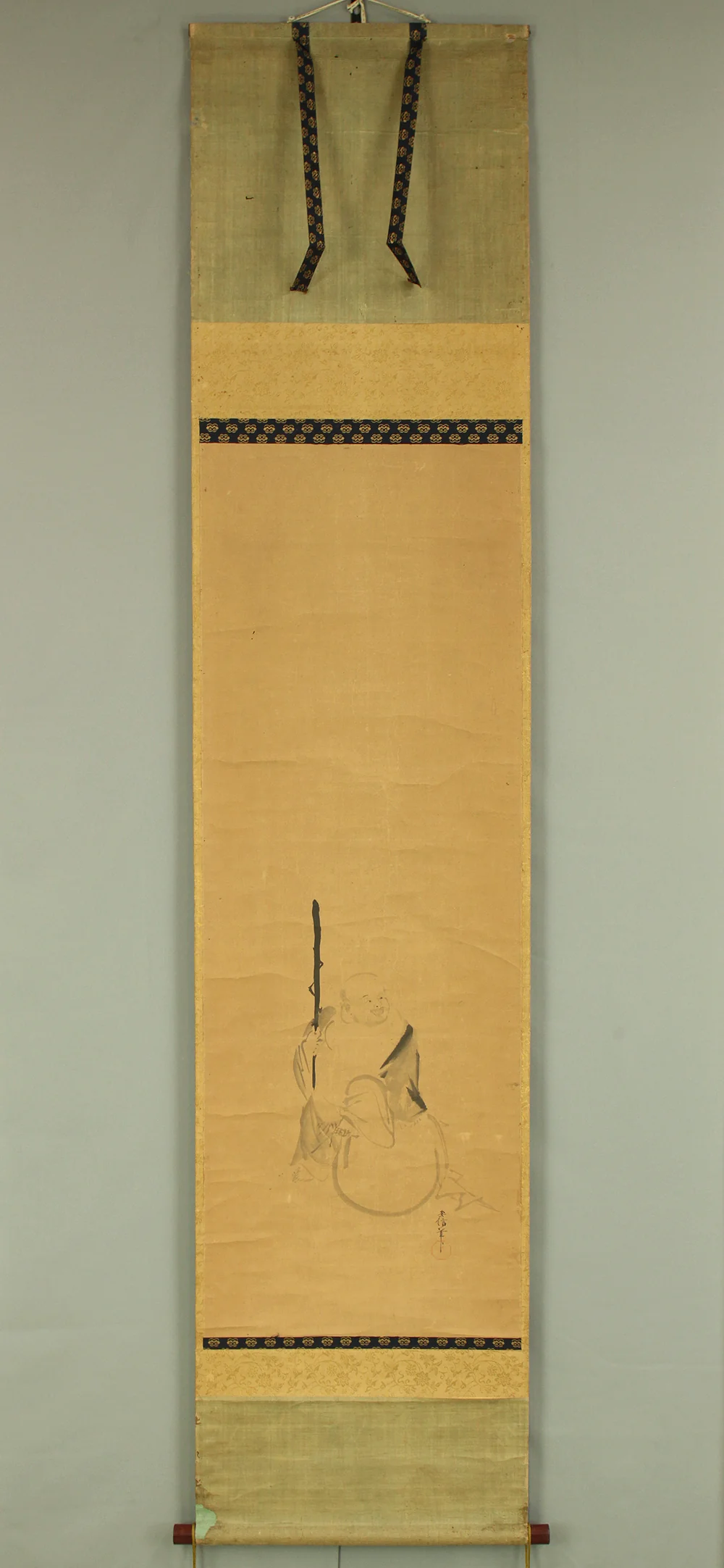 狩野安信 Kano Yasunobu (1614-1685) Japanese antique art kakejiku kakemono wall hanging scroll / Suiboku Ink Hotei Sitting on Sack with Box RD214 - Image 2