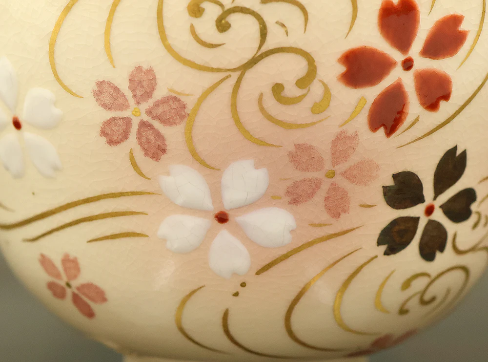 加藤松香 Kato Shoko Kyo ware 'Ninsei style Cherry Blossom Petals Flowing Down River Tea Bowl' with Original Box (Tomobako) VB217 - Image 9