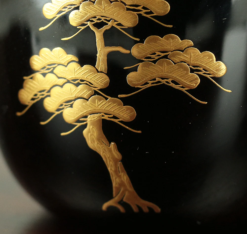 北浜宗貴 Kitahama Munetaka (b1953) Gold Makie lacquered 'Ukimido' Small Temple and Pine Tree Scenery design Chu Natsume (Middle Size Tea Caddy) / Japanese tea ceremony utensil with Original Box (Tomobako) - Image 16