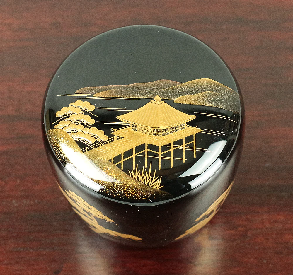 北浜宗貴 Kitahama Munetaka (b1953) Gold Makie lacquered 'Ukimido' Small Temple and Pine Tree Scenery design Chu Natsume (Middle Size Tea Caddy) / Japanese tea ceremony utensil with Original Box (Tomobako) - Image 3