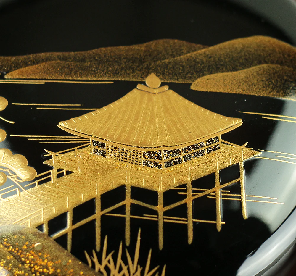 北浜宗貴 Kitahama Munetaka (b1953) Gold Makie lacquered 'Ukimido' Small Temple and Pine Tree Scenery design Chu Natsume (Middle Size Tea Caddy) / Japanese tea ceremony utensil with Original Box (Tomobako) - Image 5