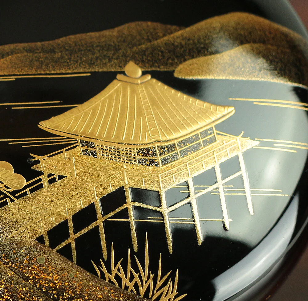 北浜宗貴 Kitahama Munetaka (b1953) Gold Makie lacquered 'Ukimido' Small Temple and Pine Tree Scenery design Chu Natsume (Middle Size Tea Caddy) / Japanese tea ceremony utensil with Original Box (Tomobako) - Image 6