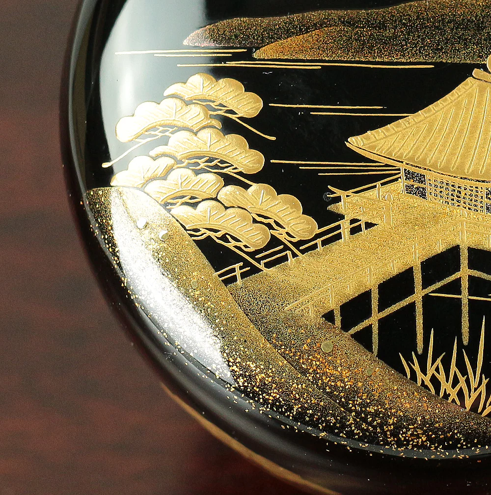 北浜宗貴 Kitahama Munetaka (b1953) Gold Makie lacquered 'Ukimido' Small Temple and Pine Tree Scenery design Chu Natsume (Middle Size Tea Caddy) / Japanese tea ceremony utensil with Original Box (Tomobako) - Image 7