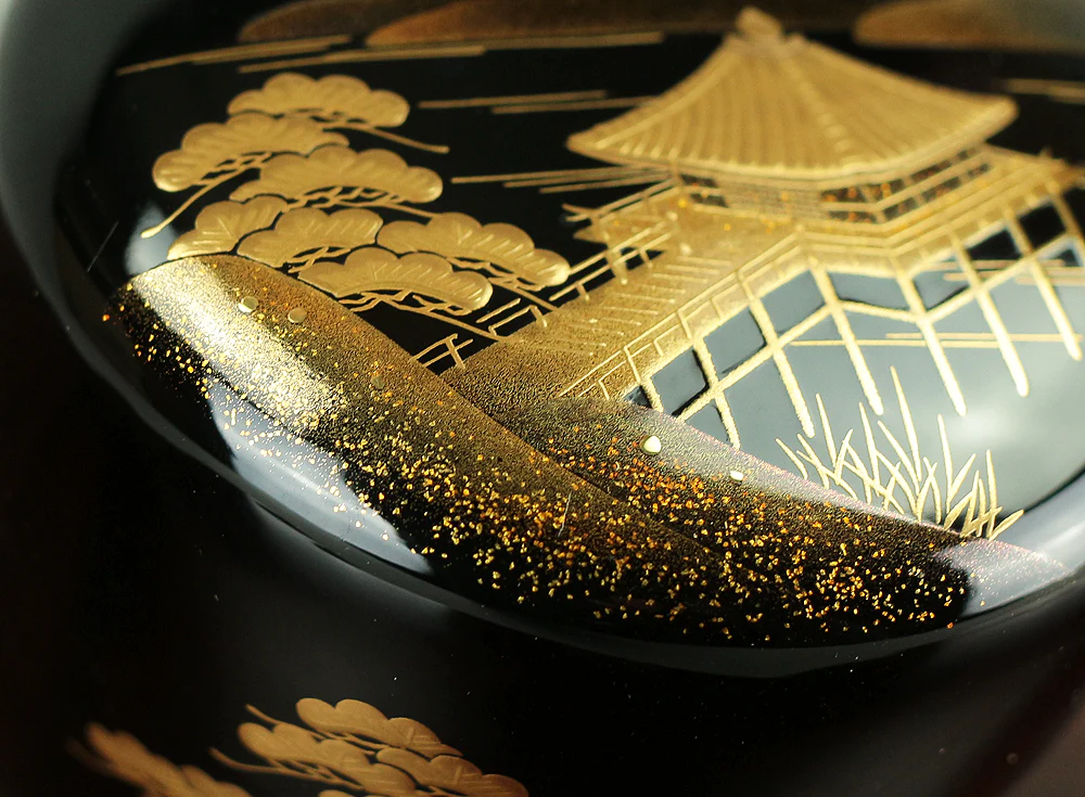 北浜宗貴 Kitahama Munetaka (b1953) Gold Makie lacquered 'Ukimido' Small Temple and Pine Tree Scenery design Chu Natsume (Middle Size Tea Caddy) / Japanese tea ceremony utensil with Original Box (Tomobako) - Image 8