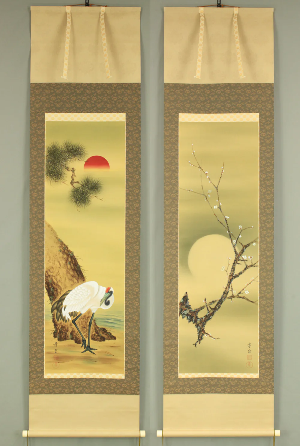 国井幸雪 Kunii Kosetsu (b1919) Japanese art Paired kakejiku kakemono wall hanging scroll / Rising Sun and Moon, Plum and Pine, Crane with Original Box (Tomobako) RD295