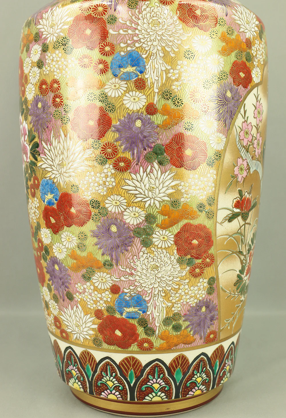 九谷幸仙 Kutani Kosen - Gold Decoration Kutani ware 'Flowers and Birds' with Goldfish Handles Decorative Vase Pot 45.8cm VA316 - Image 29