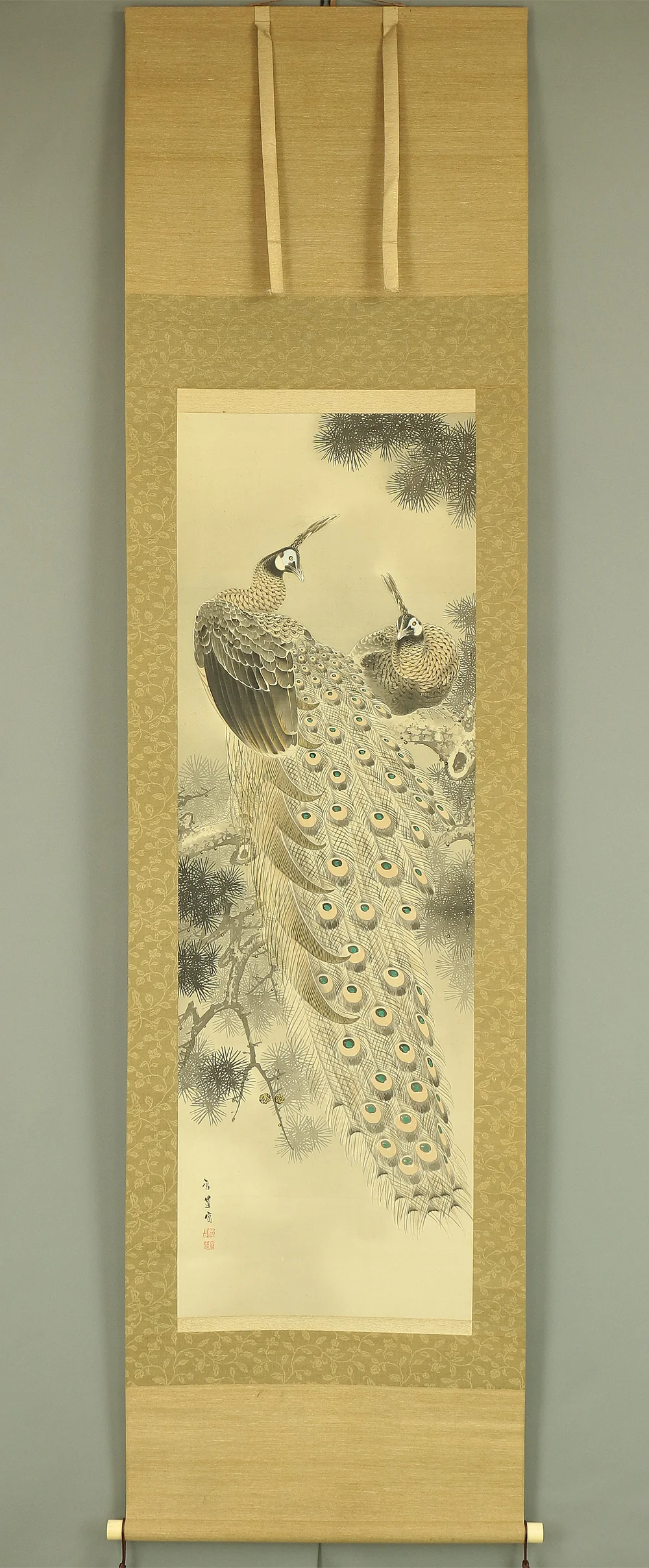 根本雪篷 Nemoto Sepou (b1878) Japanese antique art kakejiku kakemono wall hanging scroll / Two Peafowls Perching on Old Pine Tree with Orignal Box (Tomobako) RA707 - Image 2