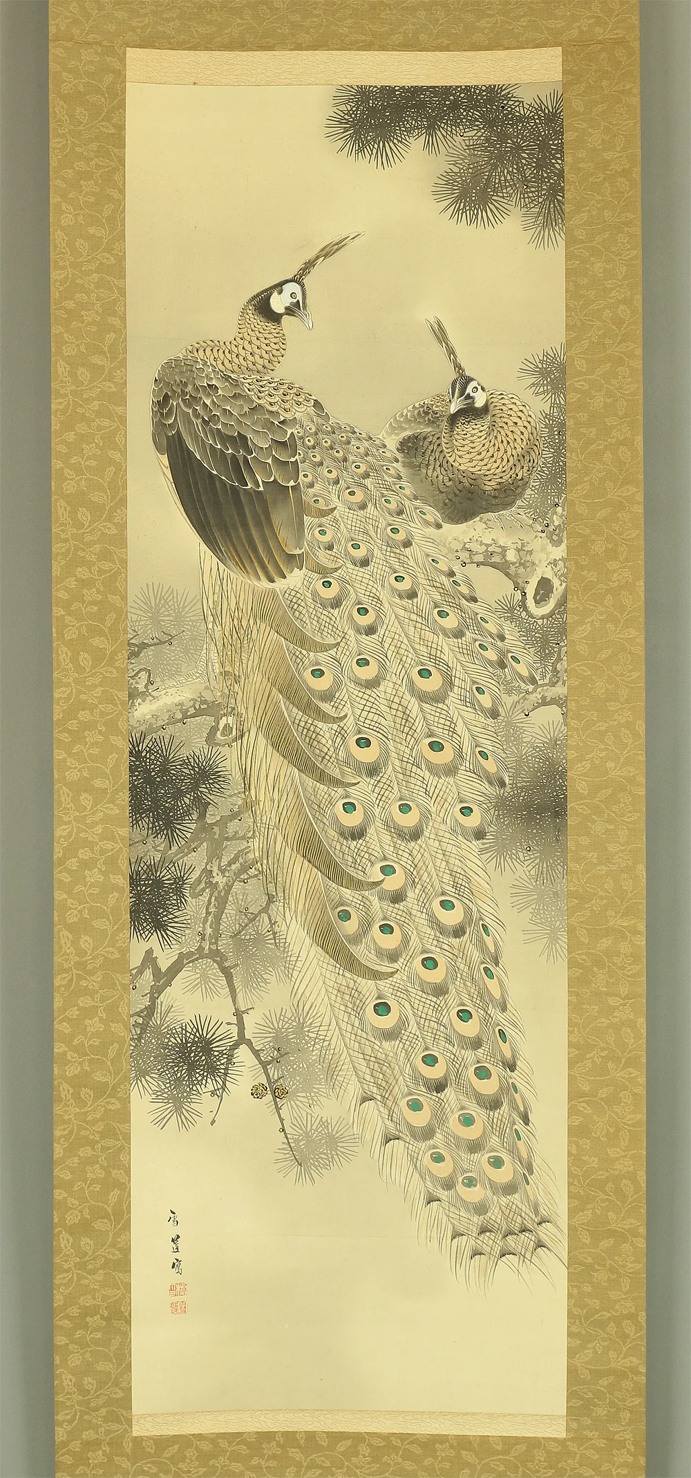 根本雪篷 Nemoto Sepou (b1878) Japanese antique art kakejiku kakemono wall hanging scroll / Two Peafowls Perching on Old Pine Tree with Orignal Box (Tomobako) RA707 - Image 3