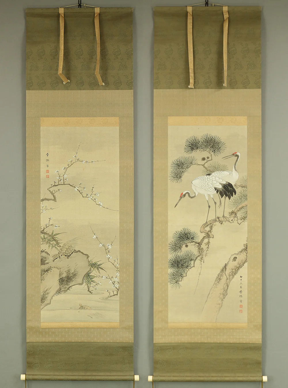 大庭学僊 Ōba Gakusen (1820-1899) Japanese antique art Paired kakejiku kakemono wall hanging scrolls / Cranes and Turtles Celebrating Longevity - The Symbol of Good Fortune, Pine, Bamboo, and Plum with Box RC752