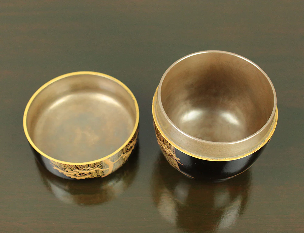 岡田紫峰 Okada Shiho (b1948) Silver Leaf inside Makie Gold Lacquer Natsume 'Uji Bridge, Pine Tree and Willow' Tea Caddy with Original Box (Tomobako) VA706 - Image 23