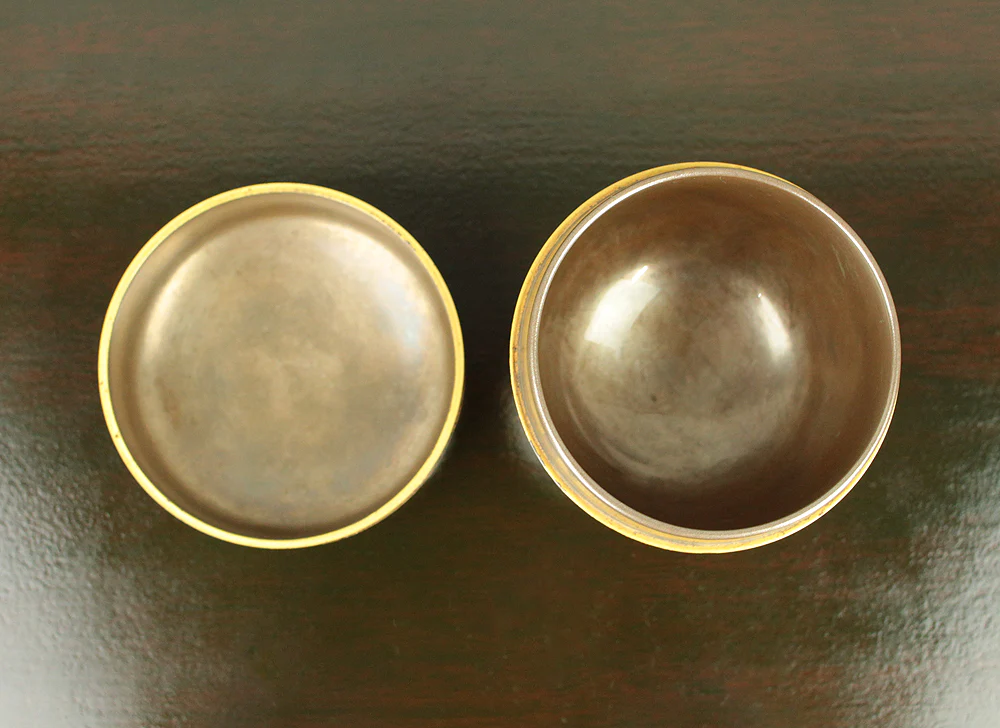 岡田紫峰 Okada Shiho (b1948) Silver Leaf inside Makie Gold Lacquer Natsume 'Uji Bridge, Pine Tree and Willow' Tea Caddy with Original Box (Tomobako) VA706 - Image 24