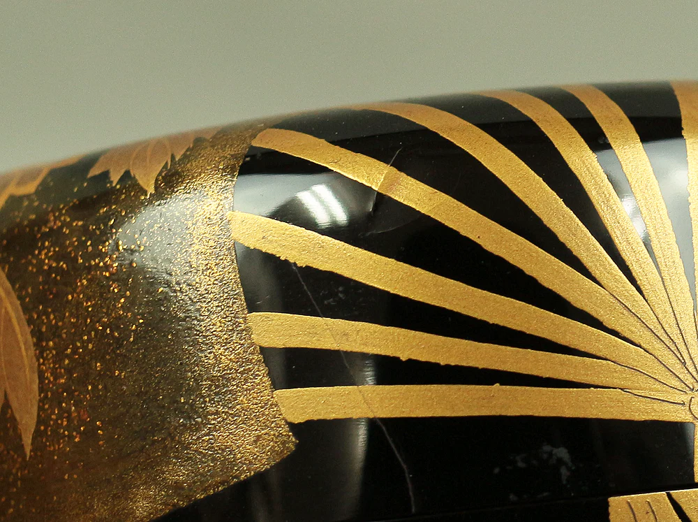 岡本陽斎 Okamoto Yosai Gold lacquered Wooden Large Black Hira Natsume Tea caddy Fan surface flower design Japanese tea ceremony utensil with Original Box / Tomobako V512 - Image 13