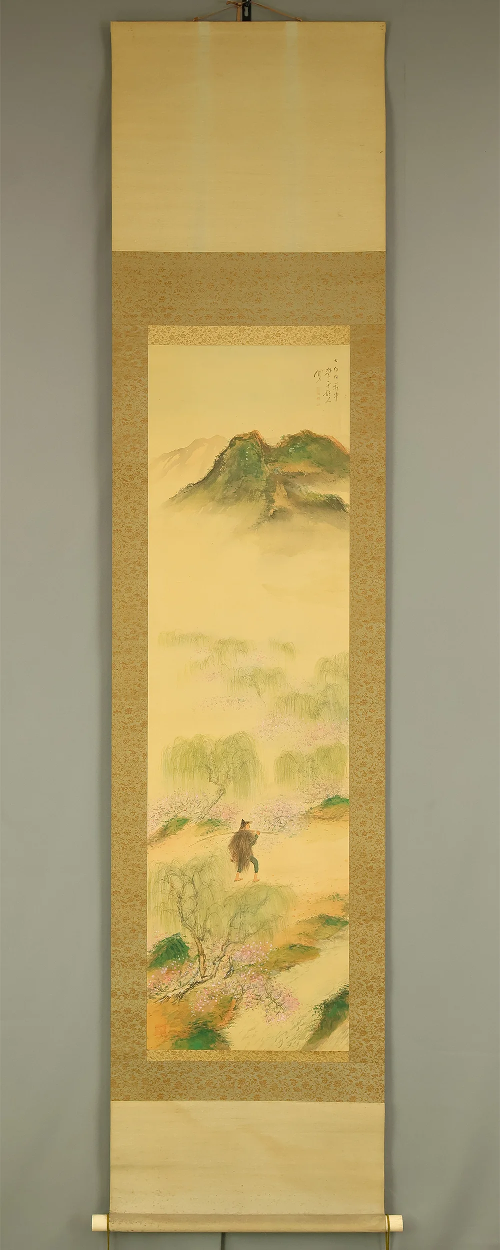 大木豊平 Oki Toyohira (1899-1980) Japanese art kakejiku kakemono wall hanging scroll / Peach Tree, Willow Landscape and Fisherman Walking Along River with Original Box (Tomobako) RE137 - Image 2