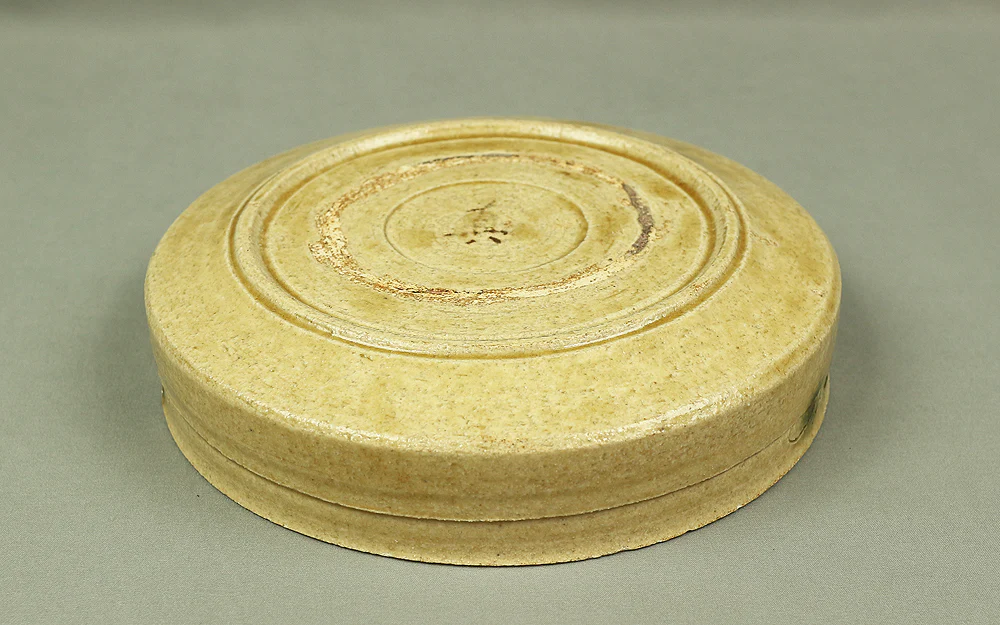 大倉真汝 Okura Shinjo 黄瀬戸 Kiseto (Yellow Seto) Bowl "Turnip design" Japanese tea ceremony utensil with Original Box / Tomobako V582 - Image 10