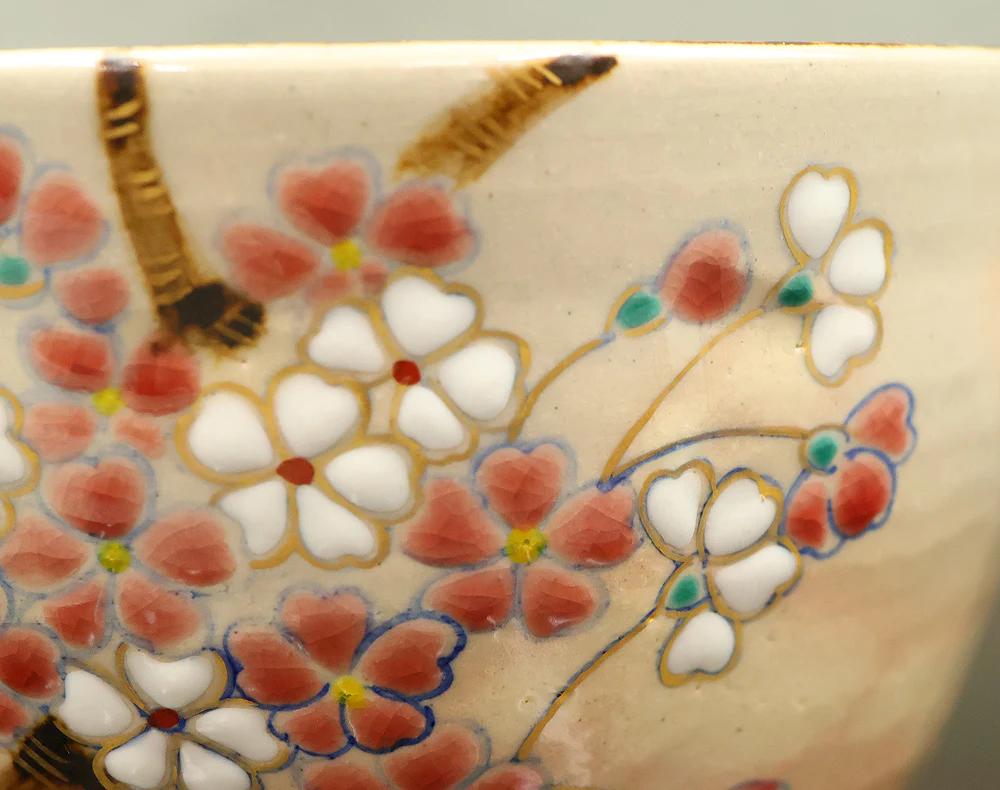 鈴木一点 Suzuki Itten (b1959) Kyo ware 'Kenzan style Cherry Blossoms Tea Bowl' with Original Box (Tomobako) VB215 - Image 12