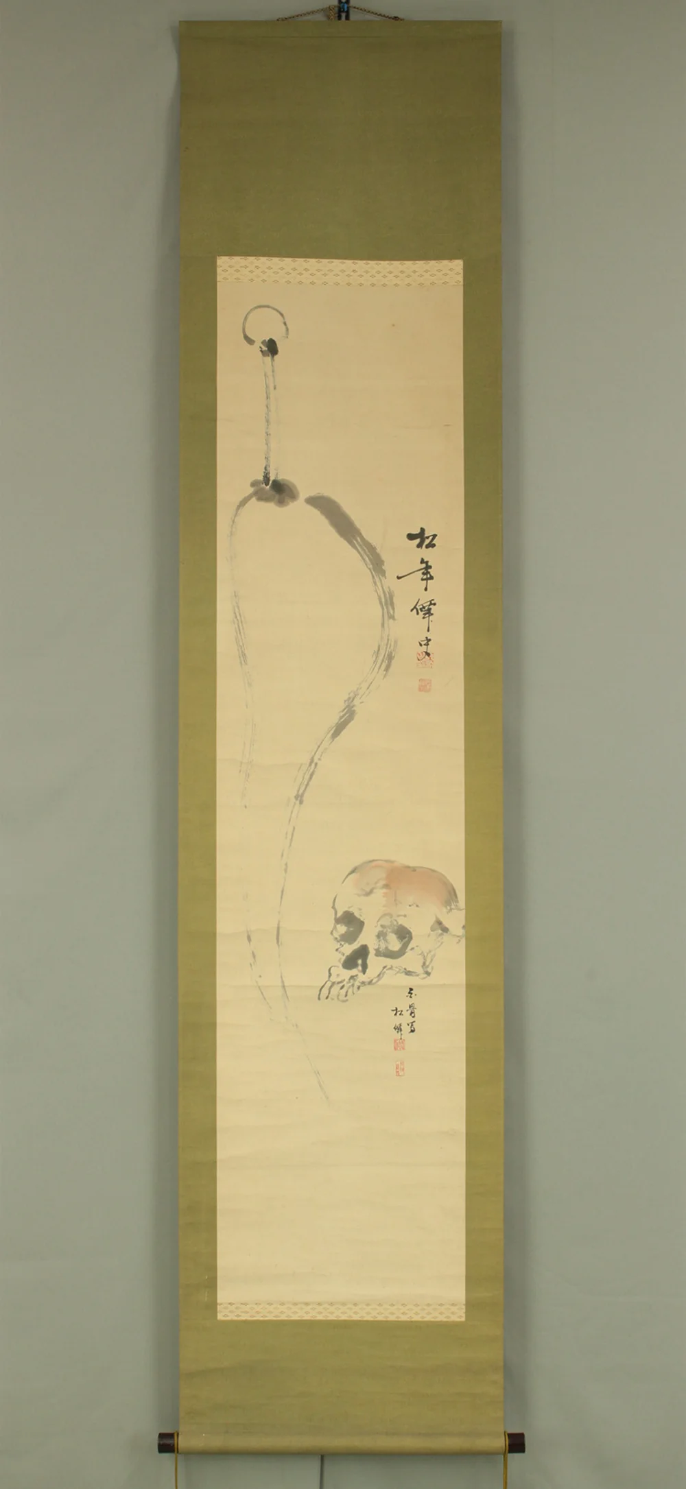 鈴木松年 Suzuki Shonen (1848-1918), 鈴木松僊 Suzuki Shosen (1872-1925) Japanese art kakejiku kakemono wall hanging scroll / Parent-child Collaboration - Hossu and Skull Exposed to Elements with Box RD745 - Image 2