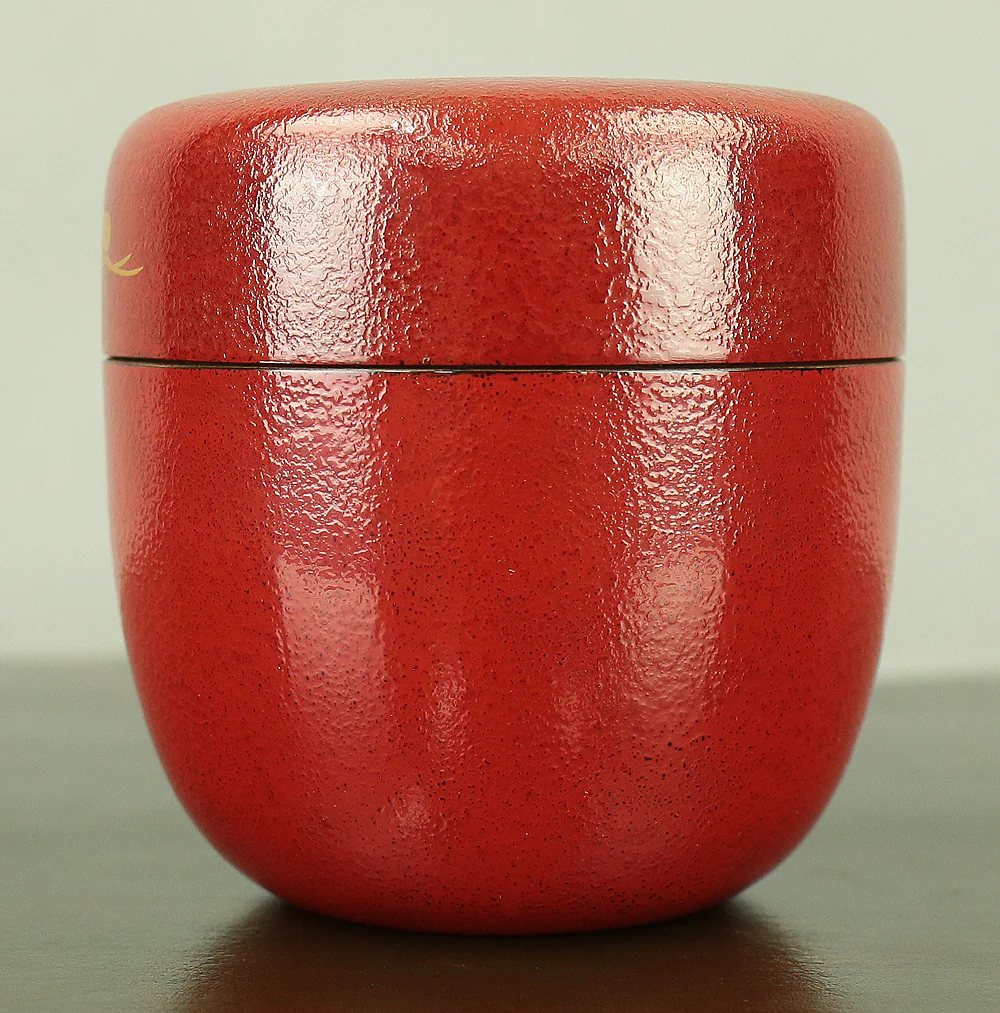高崎秋峰 Takasaki Shuho (b 1947) Vermilion Ishime 朱石目 Gold Makie lacquer Pine Tree Large Natsume Tea Caddy with Original Box VA458 - Image 6