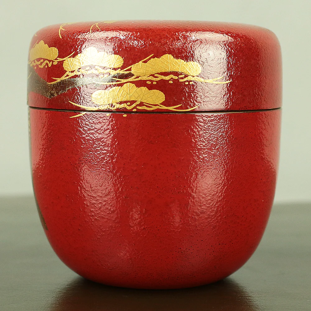 高崎秋峰 Takasaki Shuho (b 1947) Vermilion Ishime 朱石目 Gold Makie lacquer Pine Tree Large Natsume Tea Caddy with Original Box VA458 - Image 8