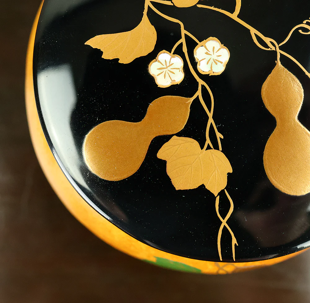 田中宗凌 Tanaka Soryo Japanese tea ceremony utensil 'Processed Gourds, Featuring Gourd Patterns' Makie Gold Lacquer Natsume Tea Caddy with Original Box (Tomobako) VA884 - Image 12