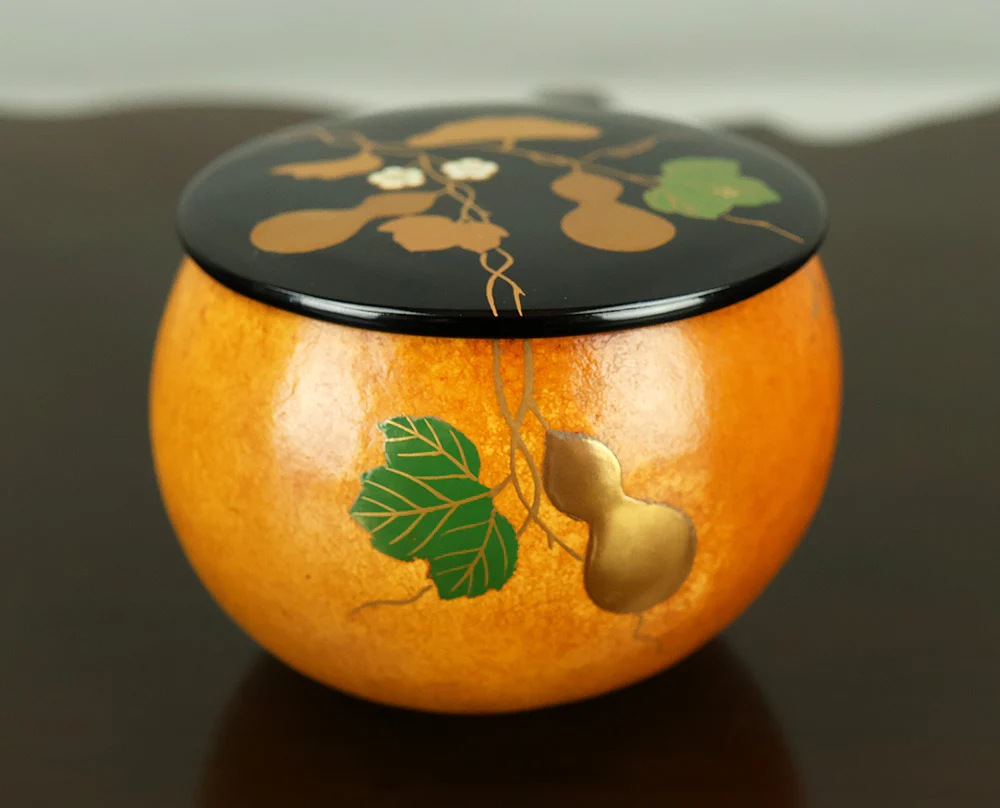 田中宗凌 Tanaka Soryo Japanese tea ceremony utensil 'Processed Gourds, Featuring Gourd Patterns' Makie Gold Lacquer Natsume Tea Caddy with Original Box (Tomobako) VA884 - Image 8
