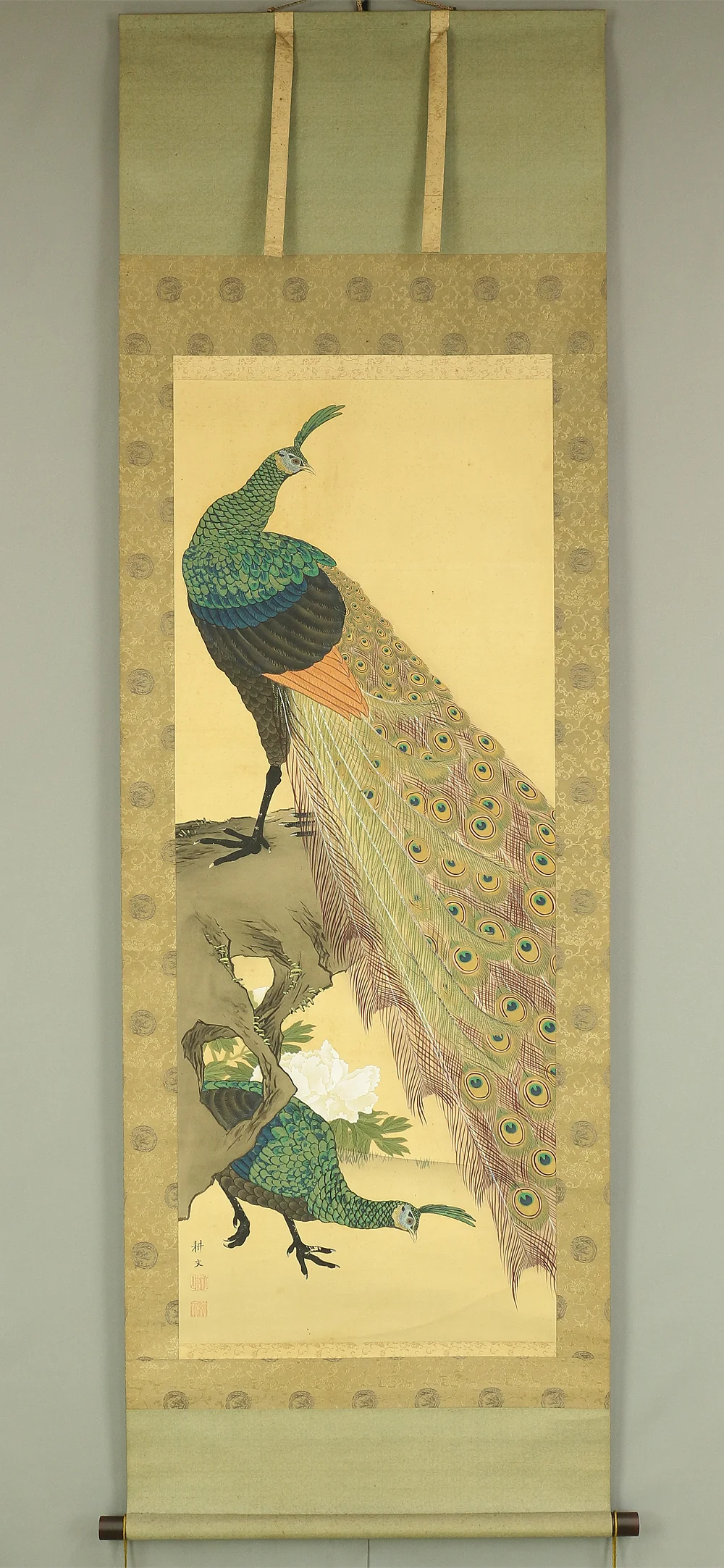 上田耕文 Ueda Kobun (b1886) Japanese art kakejiku kakemono wall hanging scroll / Peafowl and Peony with Original Box (Tomobako) RB941 - Image 2