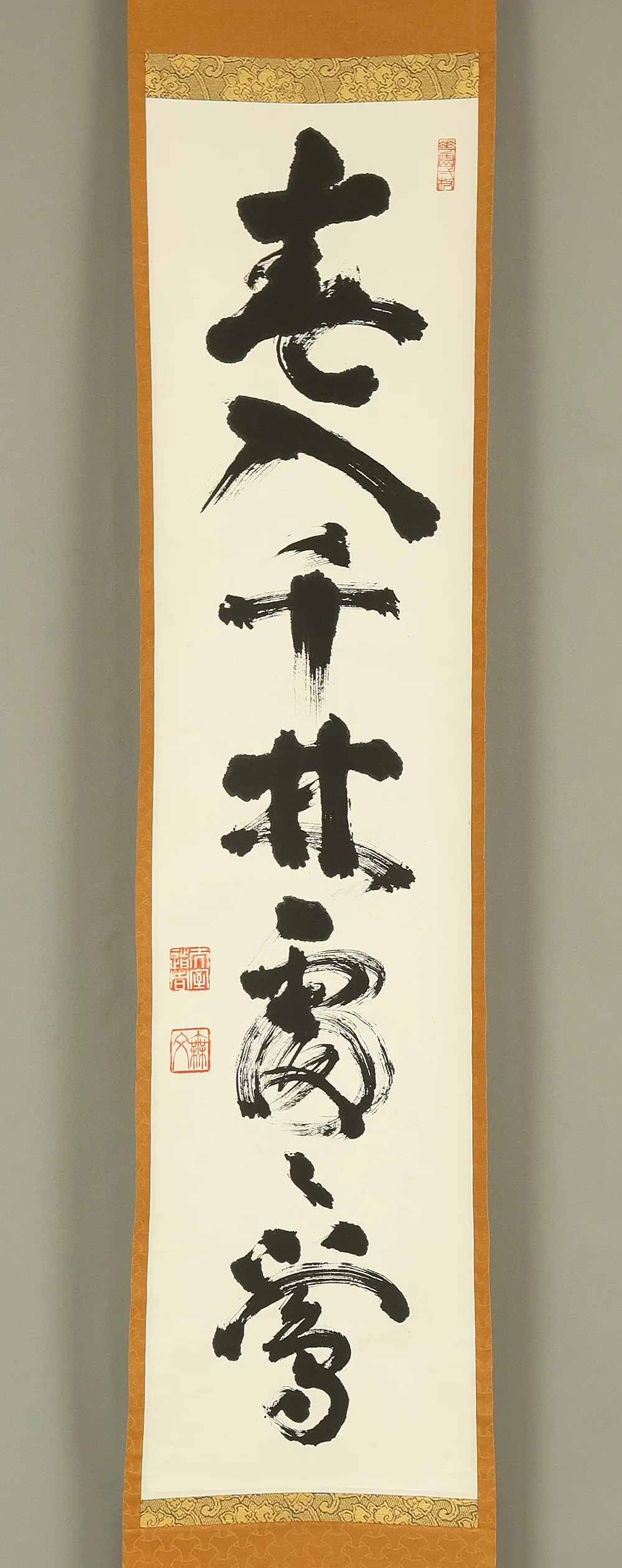 山田無文 Yamada Mumon (1900-1988) Myoshin-ji temple monk priest Japanese Zen kakejiku kakemono wall hanging scroll / 春入千林處々鶯 Haru Senrinniiru Shoshono Uguisu with Box RE856