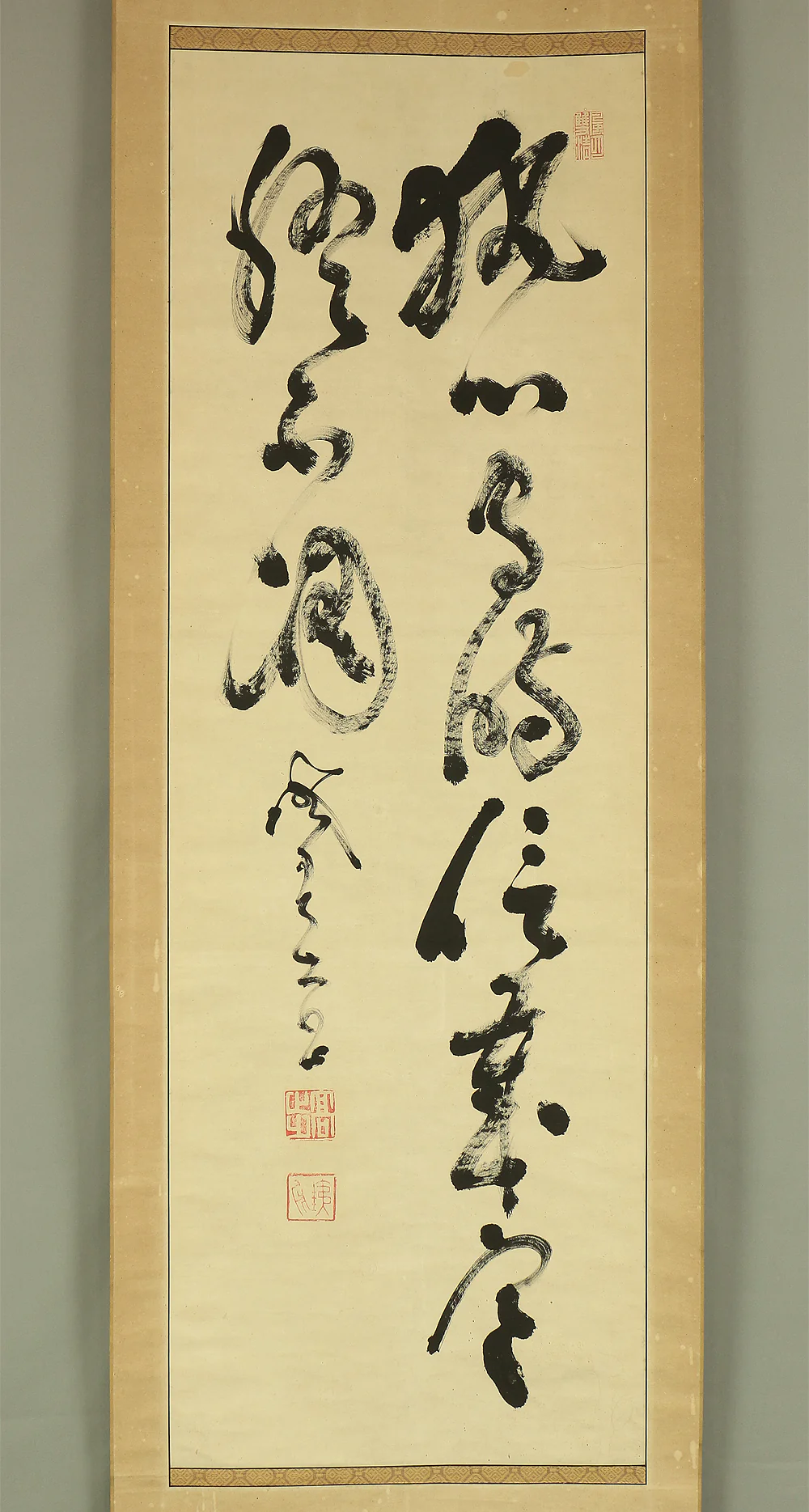 山岡鉄舟 Yamaoka Tesshu (1836-1888) Japanese antique art kakejiku kakemono wall hanging scroll / 執心守時信歳寒 終不凋 Two Lines Calligraphy RC609