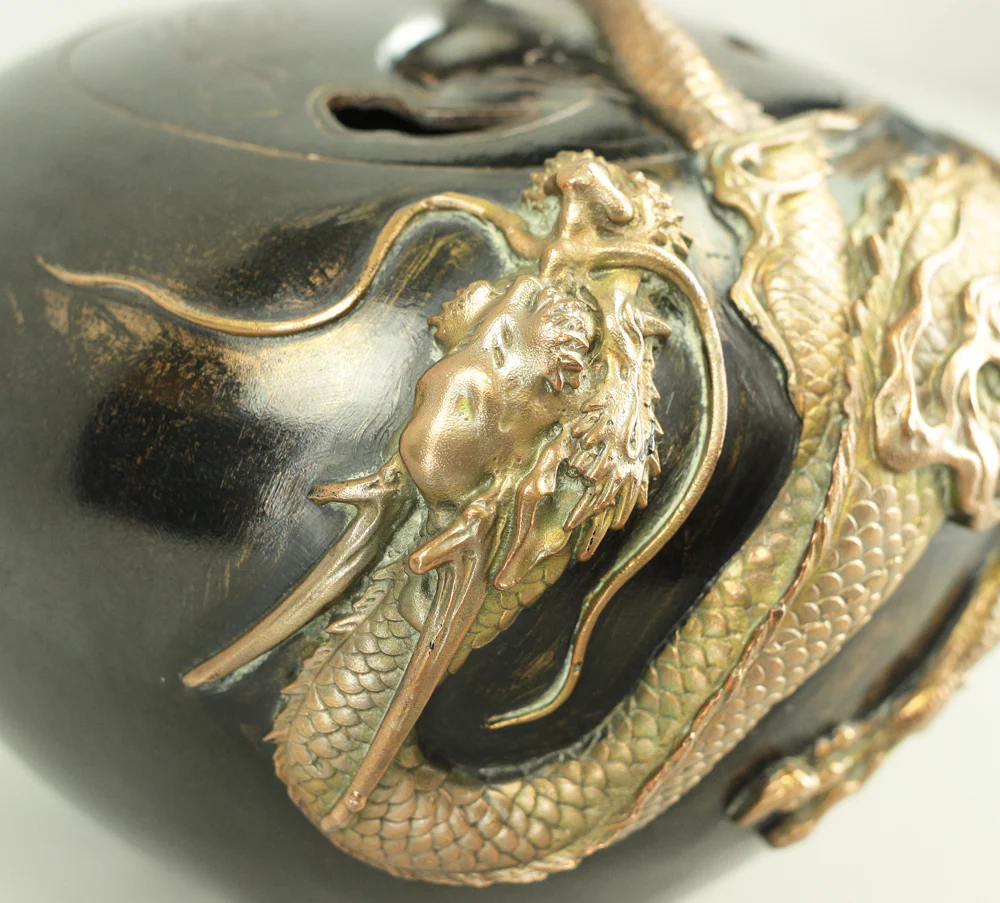 米田秀保 Yoneda Shuho (b1937) 'Dragon Holding Crystal Ball' Silver Inlay Casting Copper Tripod Koro Incense Burner Censer with Box VA246 - Image 11