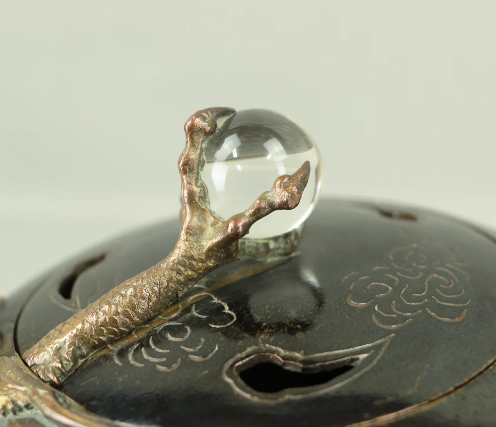 米田秀保 Yoneda Shuho (b1937) 'Dragon Holding Crystal Ball' Silver Inlay Casting Copper Tripod Koro Incense Burner Censer with Box VA246 - Image 16
